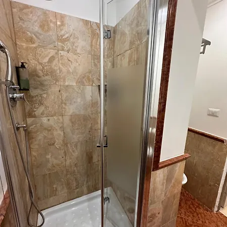 Spqr House ベッド・アンド・ブレックファスト 3*